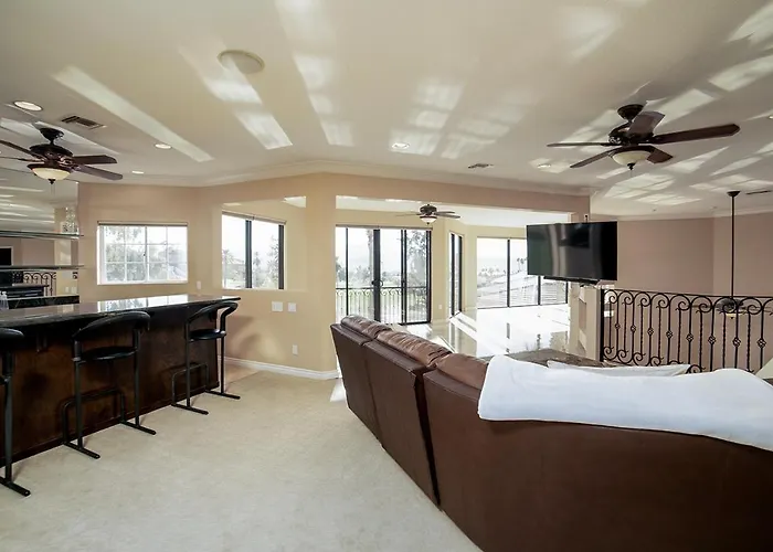 Golf Course Luxury Retreat On Hogan Holiday home
